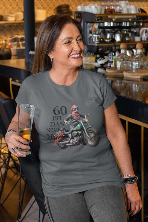 Graues T-Shirt für eine Motorradfahrerin zum 60. Geburtstag