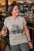 Bikerin mit Humor. Das T-Shirt wenn eine Motorradfahrerin 60 Jahre alt wird