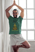 Grünes Unisex Yoga T-Shirt mit Humor.