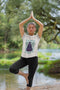 Yoga T-Shirt mit einem lila Buddha und der Aufschrift Der Weg zur inneren Ruhe