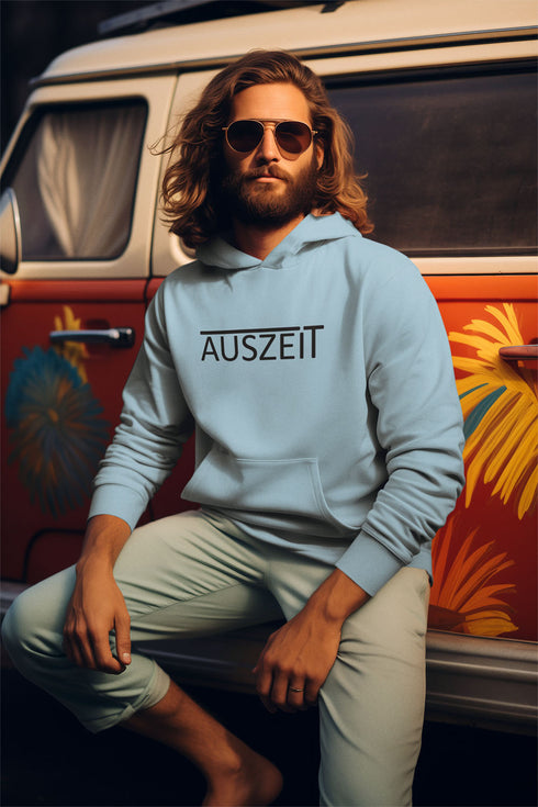 Hellblauer Hoodie von SHIRTCHECKER für die Freizeit. Lässiger Sitz, bequeme Passform